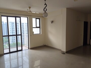 Room in 3.5 BHK Apartment at Unitech The Residences Gurgaon, Sector 33 – for Rent