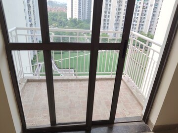 Room in 3.5 BHK Apartment at Unitech The Residences Gurgaon, Sector 33 – for Rent