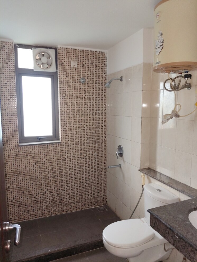 Bathroom, unitech-the-residences-gurgaon 3.5 Bedroom 1546 Sq.Ft. Apartment In Sector 33 Gurgaon 8905561