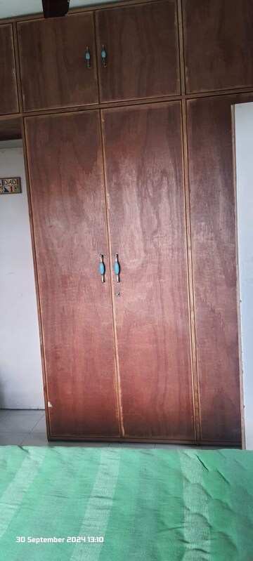 Furnished Amenities in 1.5 BHK Apartment at Rocky Rock View Apartment, Andheri East – for Sale