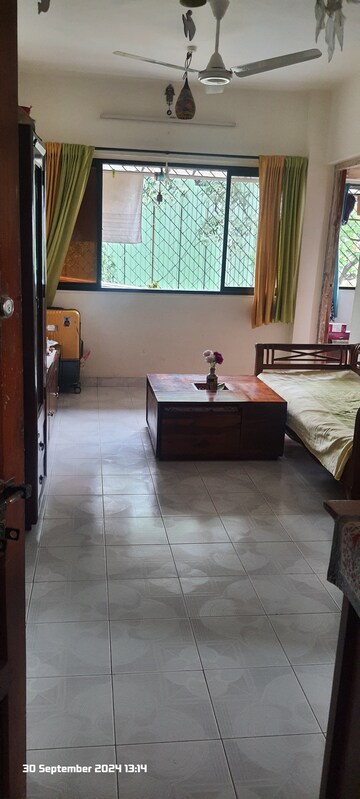 Living Room in 1.5 BHK Apartment at Rocky Rock View Apartment, Andheri East – for Sale