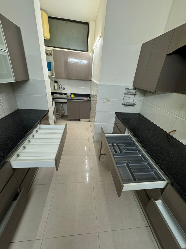 Kitchen, dlf phase ii 3 Bedroom 215 Sq.Yd. Builder Floor In Dlf Phase ii Gurgaon 8905565