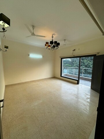 Room in 3 BHK Builder Floor at Dlf Phase ii – for Rent