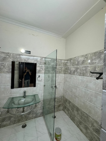 Bathroom in 3 BHK Builder Floor at Dlf Phase ii – for Rent