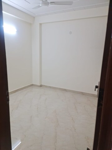 Room in 3 BHK Apartment at Panchsheel Vihar – for Rent