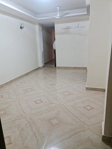 Room in 3 BHK Apartment at Panchsheel Vihar – for Rent