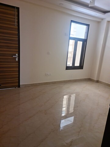 Room in 3 BHK Apartment at Panchsheel Vihar – for Rent