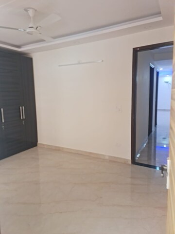 Room in 3 BHK Apartment at Panchsheel Vihar – for Rent