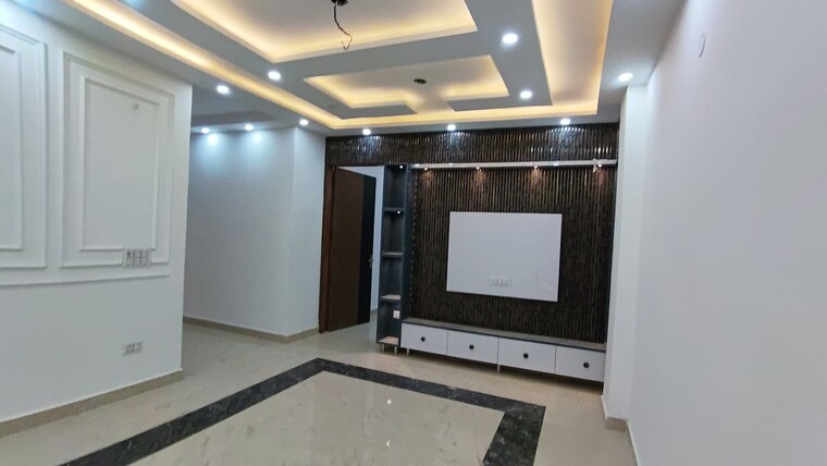 Room, suraj vihar 4 Bedroom 125 Sq.Yd. Builder Floor In Suraj Vihar Delhi 8905573