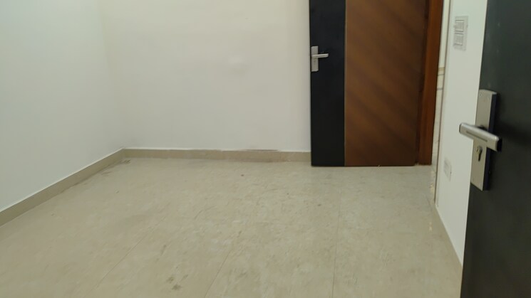 Room, suraj vihar 4 Bedroom 125 Sq.Yd. Builder Floor In Suraj Vihar Delhi 8905573