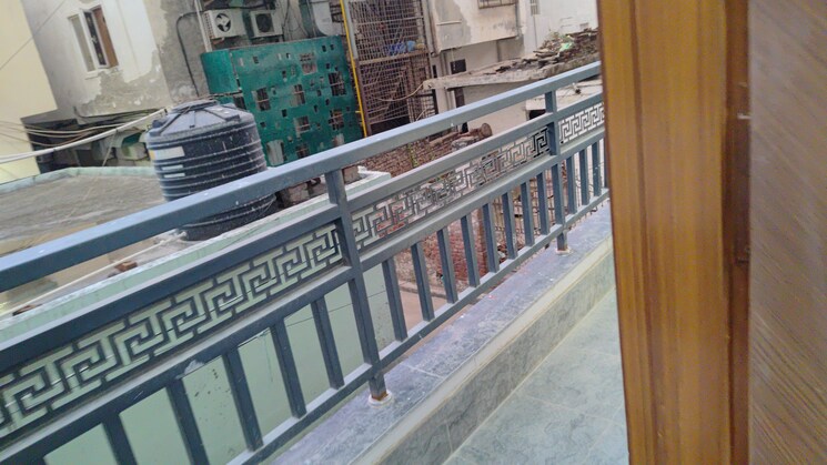 Balcony, suraj vihar 4 Bedroom 125 Sq.Yd. Builder Floor In Suraj Vihar Delhi 8905573