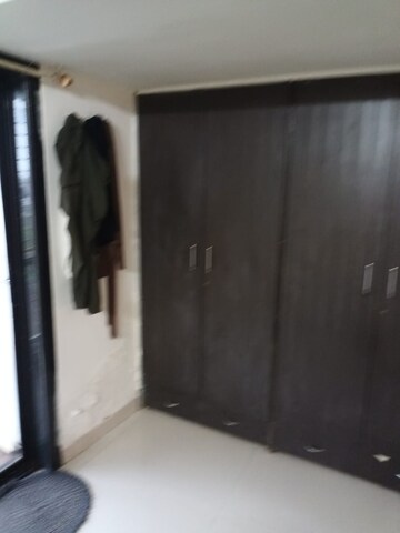 Bedroom in 3.5 BHK Apartment at Andheri West – for Rent