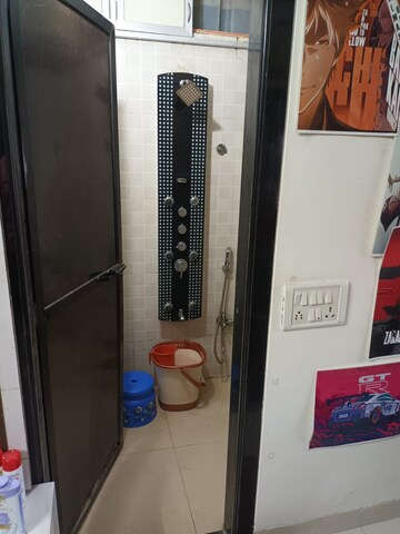 Furnished Amenities in 3.5 BHK Apartment at Andheri West – for Rent
