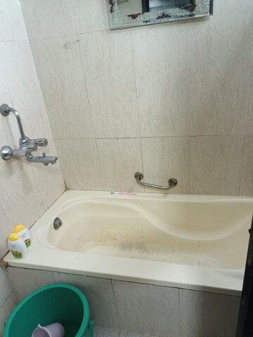 Bathroom in 3.5 BHK Apartment at Andheri West – for Rent
