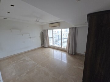 Room in 4 BHK Apartment at Lilian Heights, Bandra West – for Rent