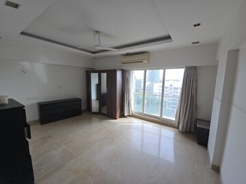 Room in 4 BHK Apartment at Lilian Heights, Bandra West – for Rent