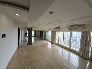 Room in 4 BHK Apartment at Lilian Heights, Bandra West – for Rent