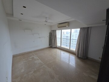 Room in 4 BHK Apartment at Lilian Heights, Bandra West – for Rent