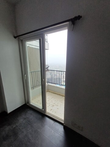 Room in 1 BHK Apartment at Gaur City 2 - 14th Avenue, Sector 16c Greater Noida – for Rent