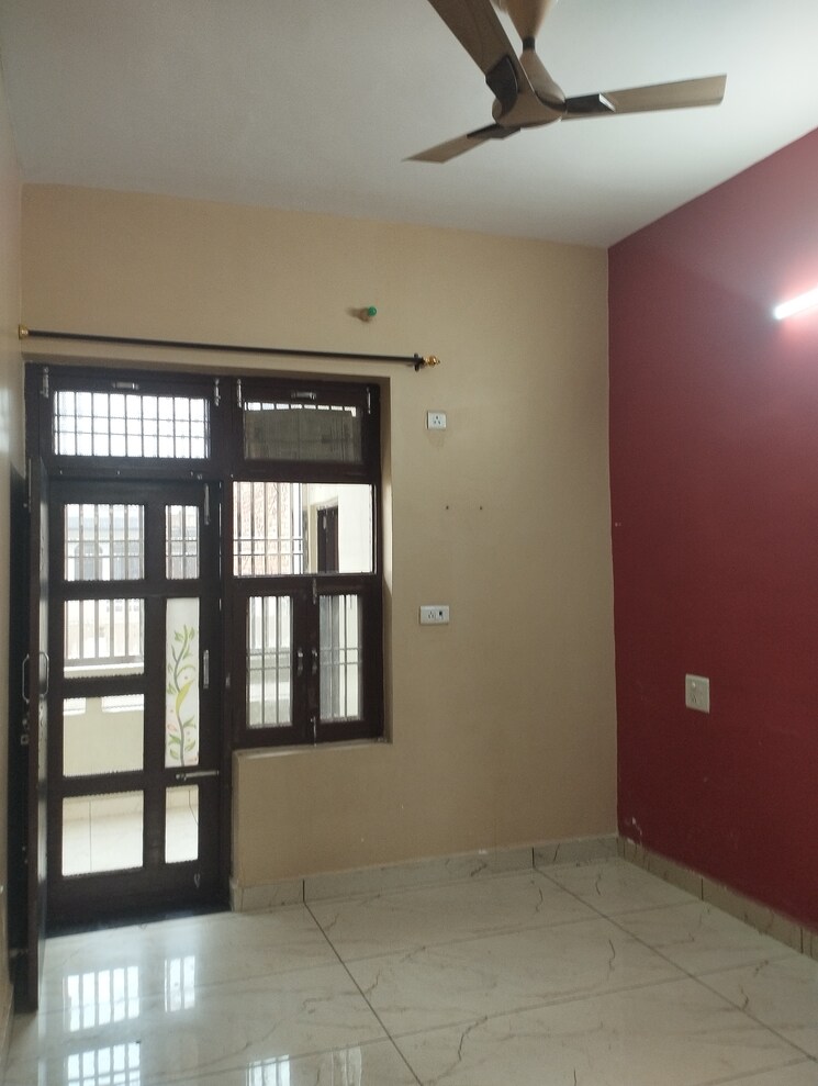 Room, sector 15 2 Bedroom 162 Sq.Yd. Independent House In Sector 15 Sonipat 8905650