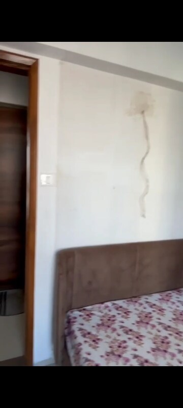 Room in 2 BHK Apartment at UK Iridium, Kandivali East – for Rent