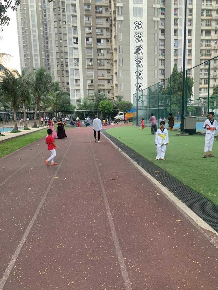  Parking, lodha-amara 1 Bedroom 446 Sq.Ft. Apartment In Kolshet Road Thane 8905697