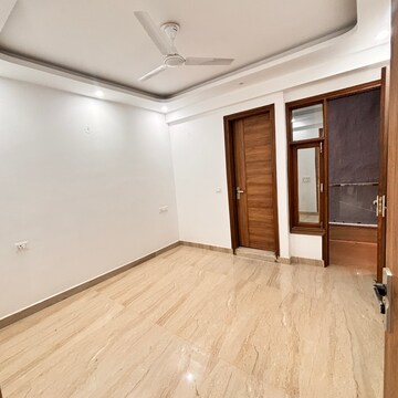 Room in 3 BHK Apartment at Palm Residency Chhatarpur, Rajpur Khurd Extension – for Rent