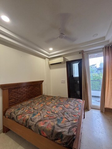 Bedroom in 3 BHK Builder Floor at Sector 91 – for Rent