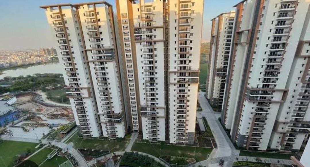 4 BHK + Pooja Room Apartment For Sale in Aparna Sarovar Zenith