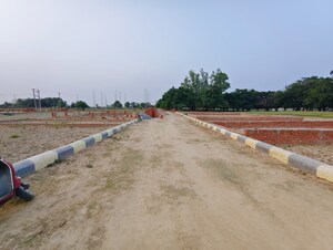  Plot For Sale in Jankipuram Extension