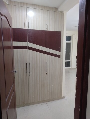 Staircase in 3 BHK Apartment at Omaxe R2, Gomti Nagar – for Rent
