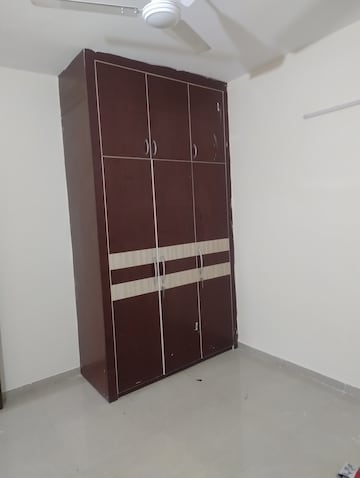 Furnished Amenities in 3 BHK Apartment at Omaxe R2, Gomti Nagar – for Rent