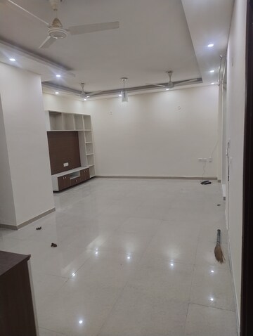 Master Bedroom in 3 BHK Apartment at Omaxe R2, Gomti Nagar – for Rent