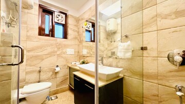 Attached Bathroom in 3 BHK Builder Floor at Florence Nightingale Lane, Green Park – for Rent