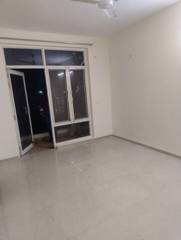 Furnished Amenities in 3 BHK Apartment at Omaxe R2, Gomti Nagar – for Rent