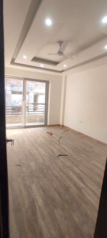 Room in 4 BHK Builder Floor at Palam Vihar – for Rent