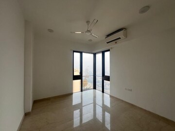 Room in 2 BHK Apartment at Lodha The Park, Worli – for Rent