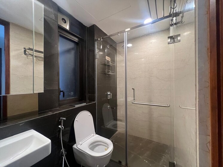 Bathroom, lodha-the-park 2 Bedroom 1000 Sq.Ft. Apartment In Worli Mumbai 8905877