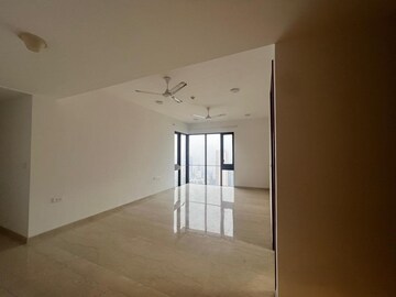 Room in 2 BHK Apartment at Lodha The Park, Worli – for Rent