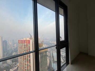 Room in 2 BHK Apartment at Lodha The Park, Worli – for Rent