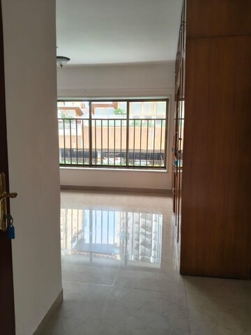 Room in 2 BHK Apartment at Three View CHS, Prabhadevi – for Rent