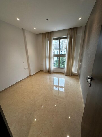 Room in 2 BHK Apartment at Hiranandani Highland, Powai – for Rent