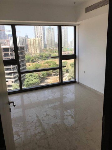 Room in 2 BHK Apartment at Lodha The Park, Worli – for Rent