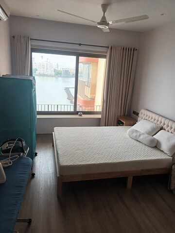 Bedroom in 2 BHK Apartment at Maker Tower, Cuffe Parade – for Rent