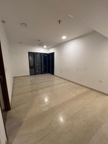Room in 2 BHK Apartment at Lodha The Park, Worli – for Rent