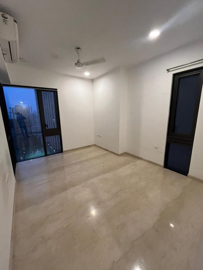 2 BHK + Servant Room Apartment For Rent in Lodha The Park
