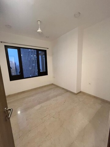 Room in 2 BHK Apartment at Lodha The Park, Worli – for Rent