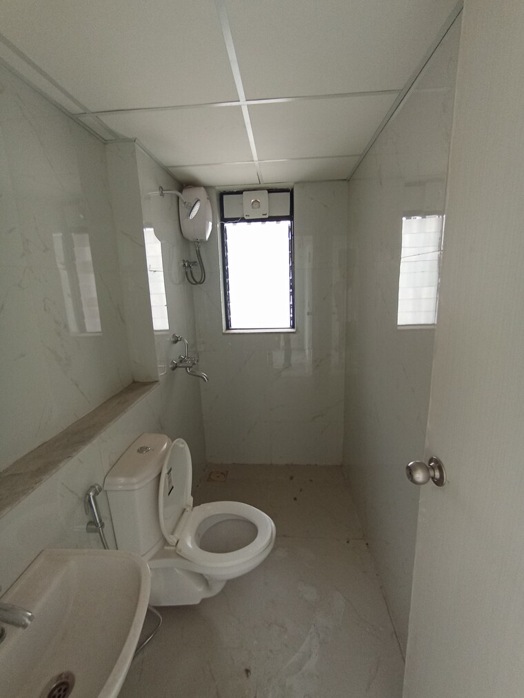 Bathroom, runwal-gardens-phase-i 3 Bedroom 904 Sq.Ft. Apartment In Dombivli East Thane 8905941