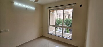 Room in 1 BHK Apartment at Blue Bell Hiranandani Estate, Ghodbunder Road – for Rent