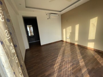 Room in 3 BHK Apartment at Jaypee Pavilion Heights IV, Sector 128 – for Rent